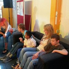 Op maandag 15 juni ontvingen de kinderen van groep 5 van De Vijfhoek een nieuwe zand/watertafel van de kinderen van cbs de Duif.