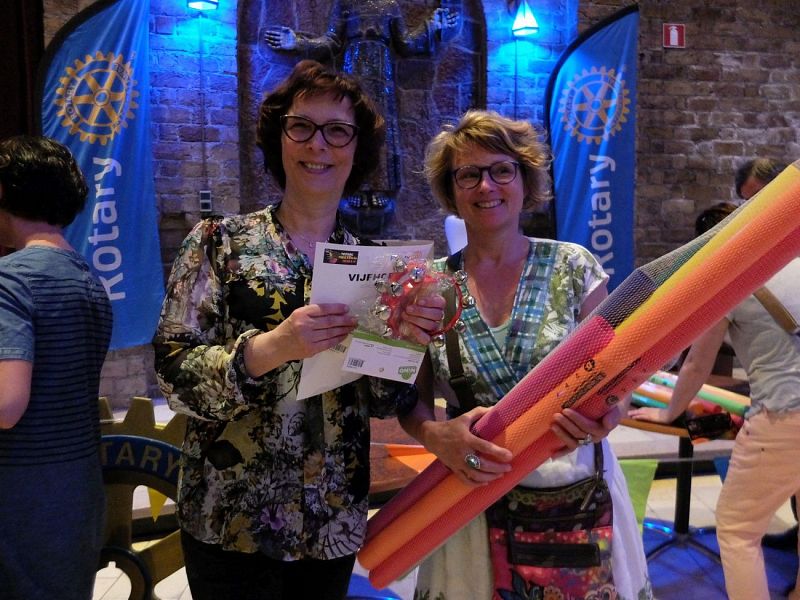 Links op de foto Madelon Kooij (o.a. muziekschool Heiloo) en rechts Artina van de Bult (ODC De Vijfhoek).