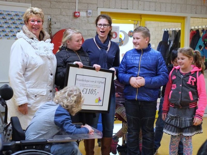 Afgelopen woensdag 18 november ontving orthopedagogisch dagcentrum De Vijfhoek een prachtige donatie naar aanleiding van de laatste wens van opa Jaap Groot. 