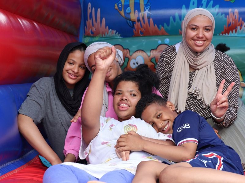 foto: Wahiba met familie door Jet Vos (kindermiddag 2022)